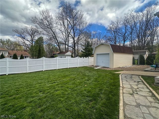 1011 Park Circle, Girard, OH 44420