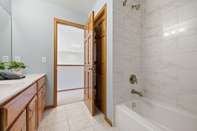 749 Ali Lane, Victoria, MN 55386