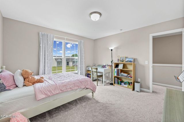199 Valley Hall Drive, Perrysburg, OH 43551