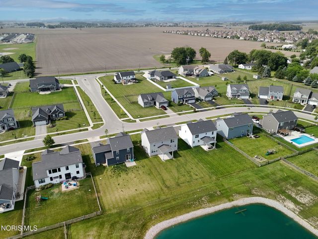 199 Valley Hall Drive, Perrysburg, OH 43551