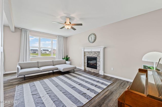 199 Valley Hall Drive, Perrysburg, OH 43551