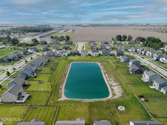 199 Valley Hall Drive, Perrysburg, OH 43551