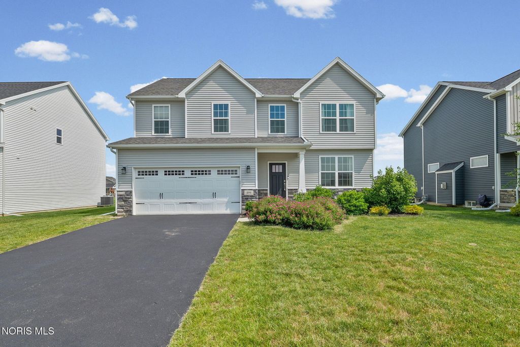 199 Valley Hall Drive, Perrysburg, OH 43551