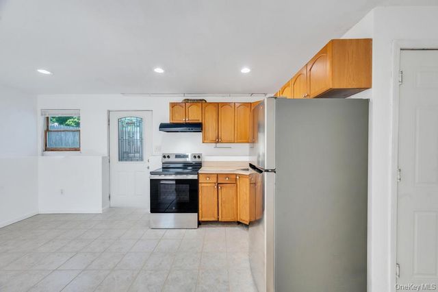 20 Handsome Avenue, Selden, NY 11784