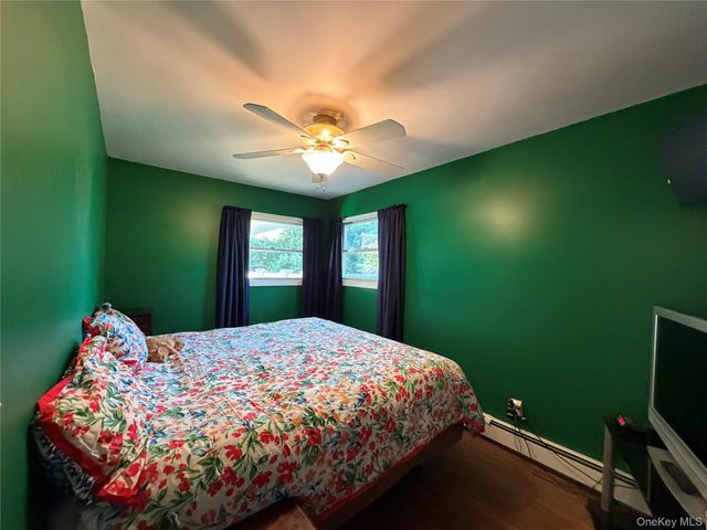 7 Crystal Lane, Brentwood, NY 11717
