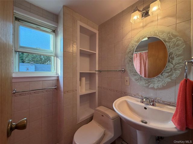 7 Crystal Lane, Brentwood, NY 11717