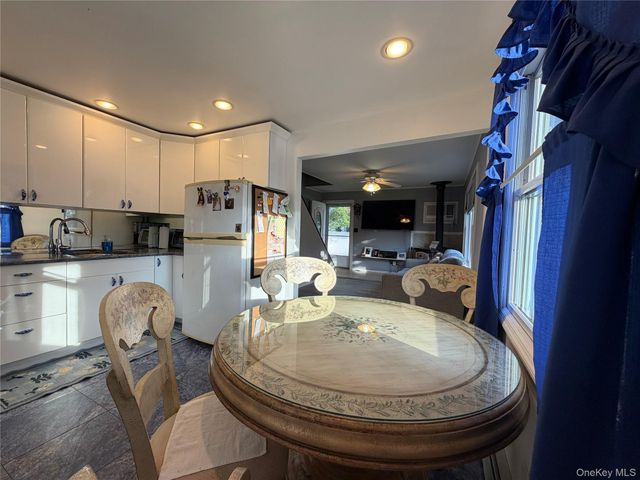 7 Crystal Lane, Brentwood, NY 11717