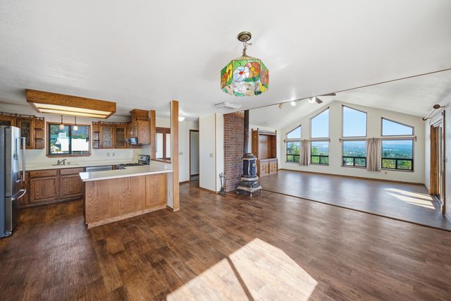 14018 Highview Trail, Redding, CA 96003