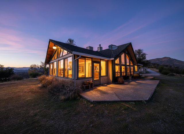 14018 Highview Trail, Redding, CA 96003