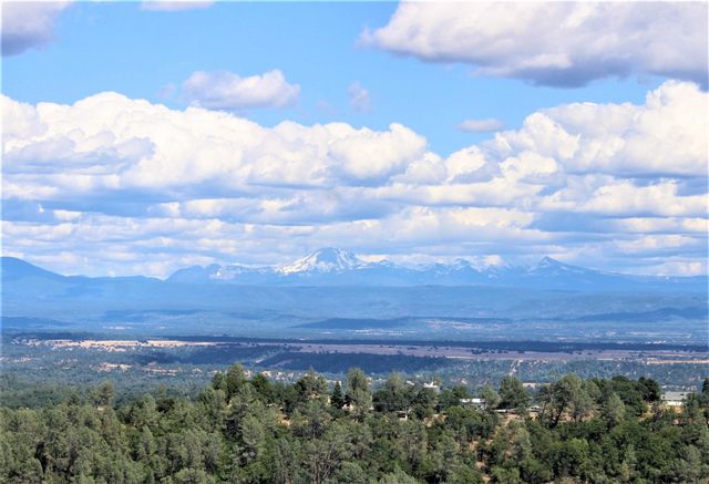 14018 Highview Trail, Redding, CA 96003