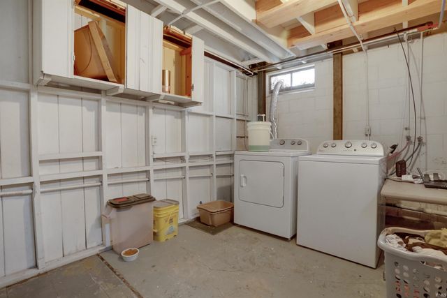 2220 Swinging Way, Evansville, IN 47711