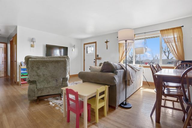 2220 Swinging Way, Evansville, IN 47711