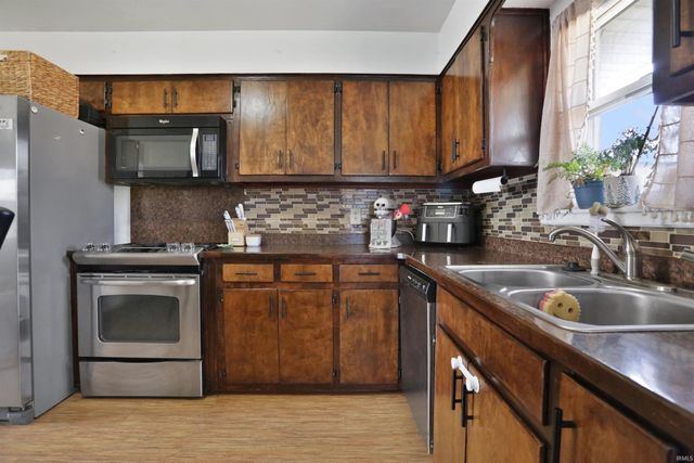 2220 Swinging Way, Evansville, IN 47711