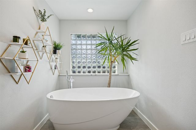 9522 Robin Meadow Drive, Dallas, TX 75243