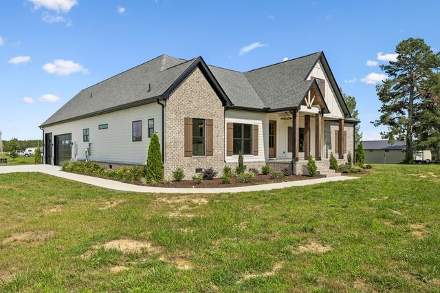 136 Summer Lake Dr, Summertown, TN 38483