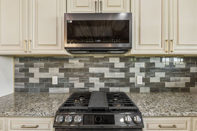 136 Summer Lake Dr, Summertown, TN 38483