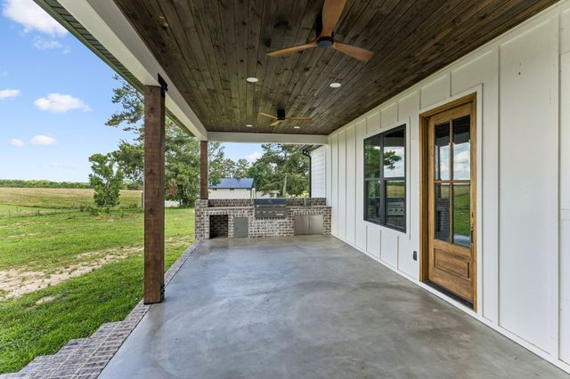136 Summer Lake Dr, Summertown, TN 38483