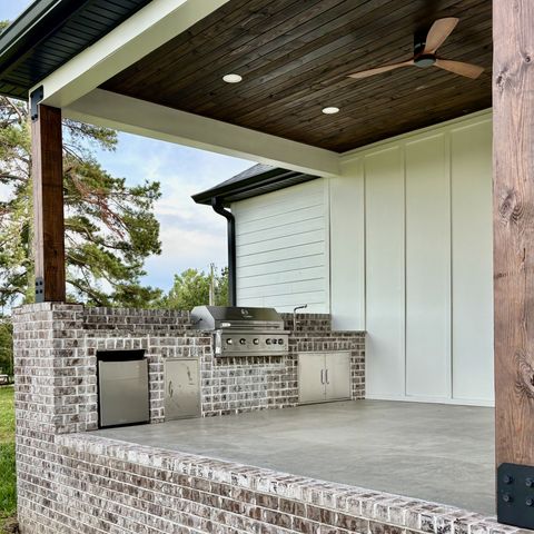 136 Summer Lake Dr, Summertown, TN 38483