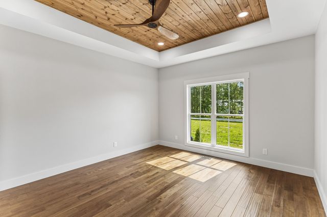 136 Summer Lake Dr, Summertown, TN 38483