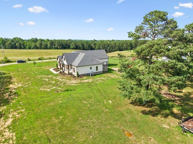 136 Summer Lake Dr, Summertown, TN 38483