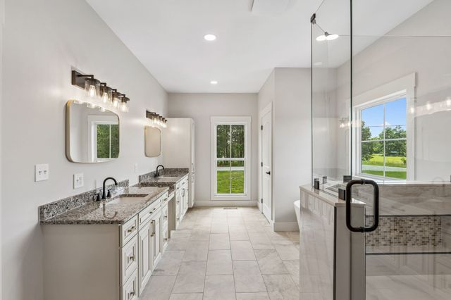 136 Summer Lake Dr, Summertown, TN 38483