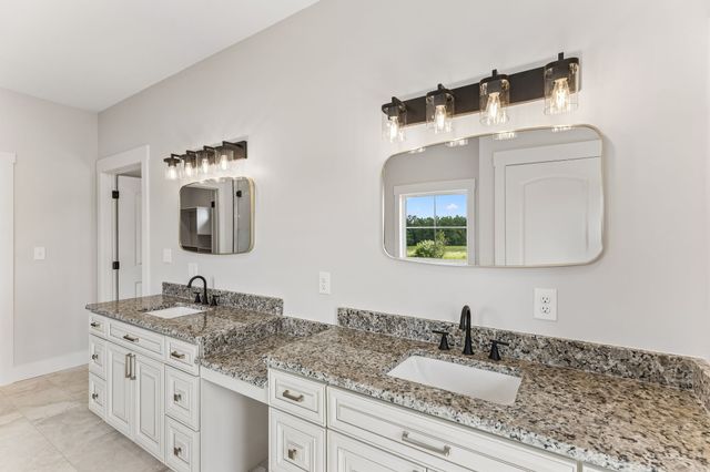 136 Summer Lake Dr, Summertown, TN 38483