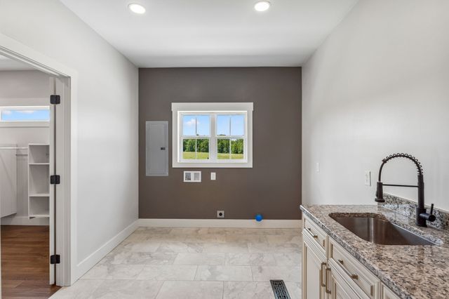 136 Summer Lake Dr, Summertown, TN 38483
