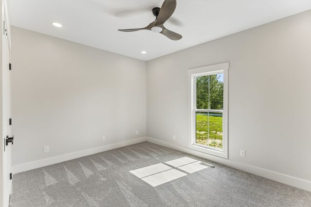136 Summer Lake Dr, Summertown, TN 38483