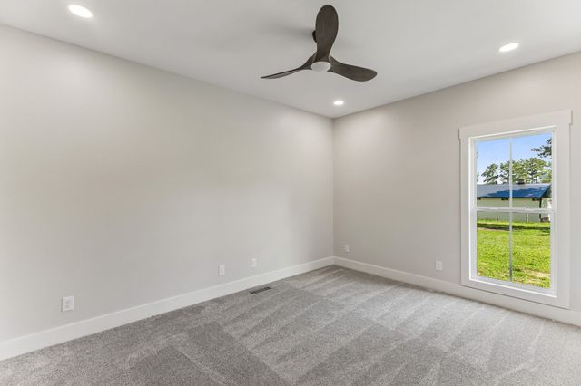 136 Summer Lake Dr, Summertown, TN 38483
