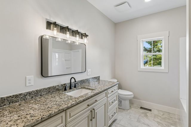136 Summer Lake Dr, Summertown, TN 38483