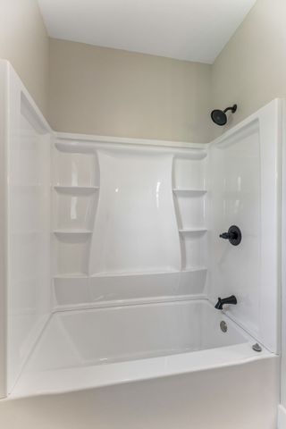 136 Summer Lake Dr, Summertown, TN 38483