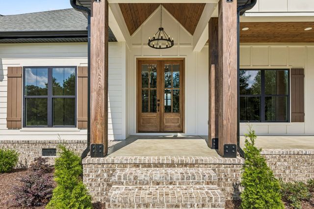 136 Summer Lake Dr, Summertown, TN 38483