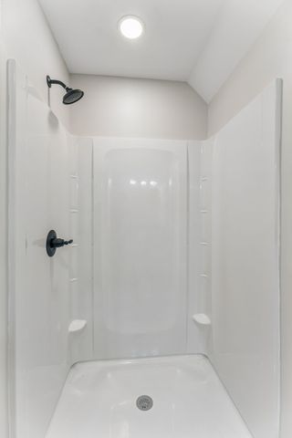 136 Summer Lake Dr, Summertown, TN 38483