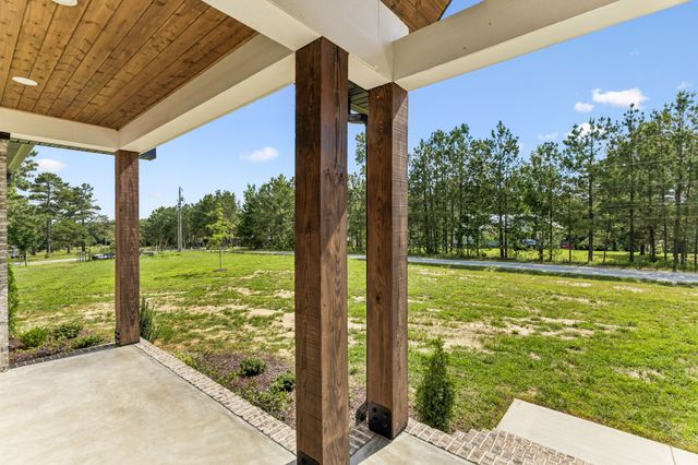 136 Summer Lake Dr, Summertown, TN 38483