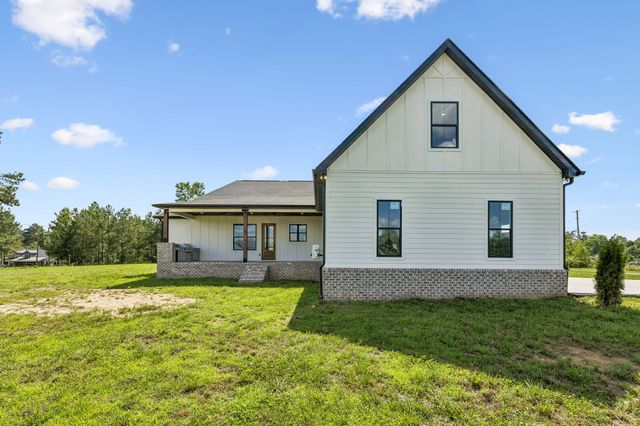 136 Summer Lake Dr, Summertown, TN 38483