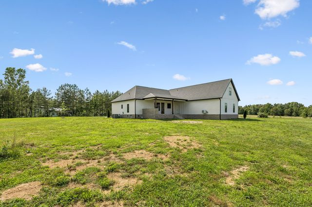 136 Summer Lake Dr, Summertown, TN 38483