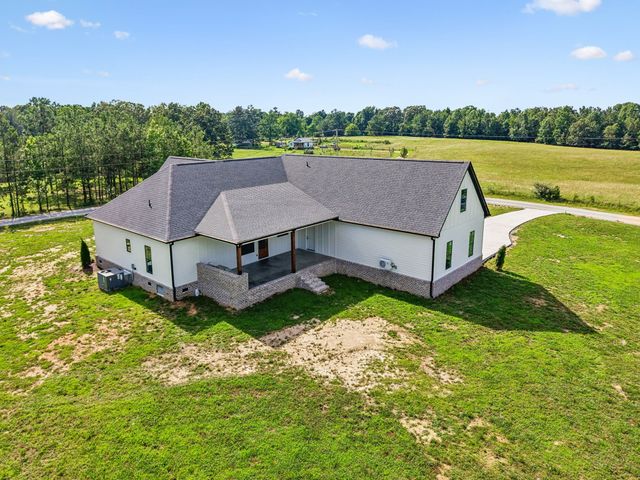 136 Summer Lake Dr, Summertown, TN 38483