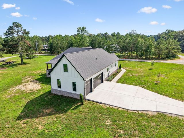 136 Summer Lake Dr, Summertown, TN 38483