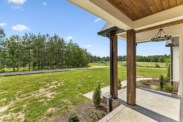 136 Summer Lake Dr, Summertown, TN 38483
