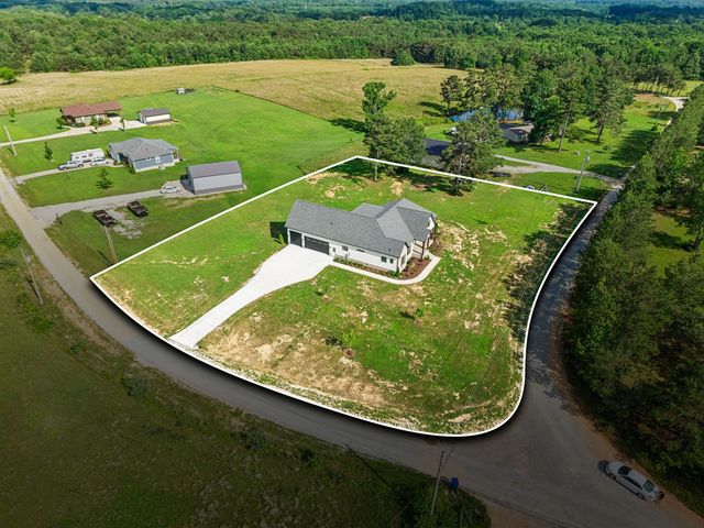 136 Summer Lake Dr, Summertown, TN 38483