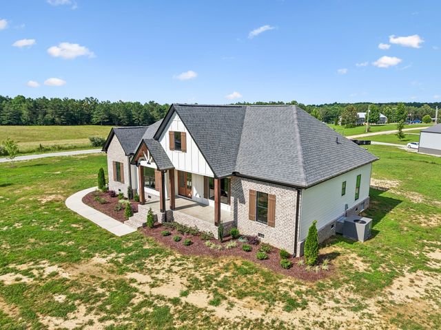 136 Summer Lake Dr, Summertown, TN 38483