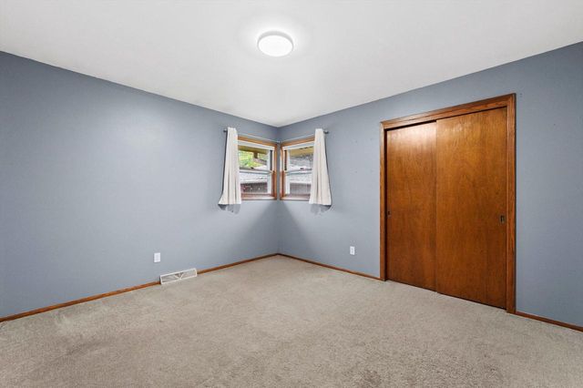 9322 W Cold Spring ROAD, Greenfield, WI 53228