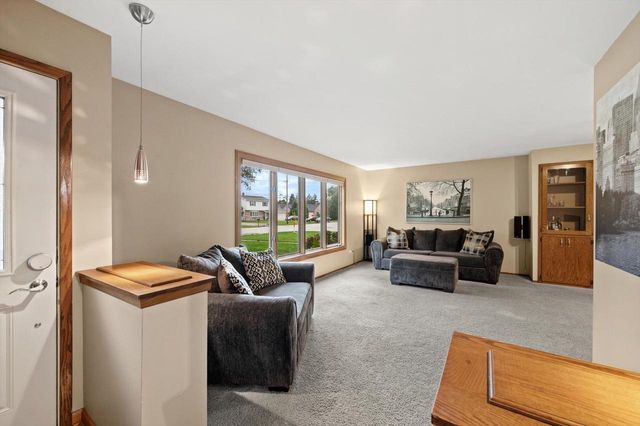 9322 W Cold Spring ROAD, Greenfield, WI 53228
