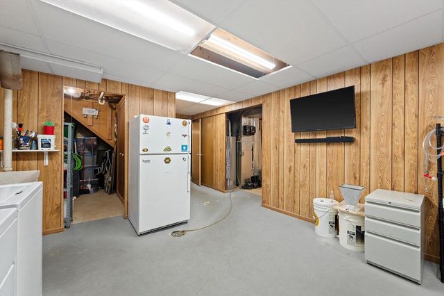 9322 W Cold Spring ROAD, Greenfield, WI 53228