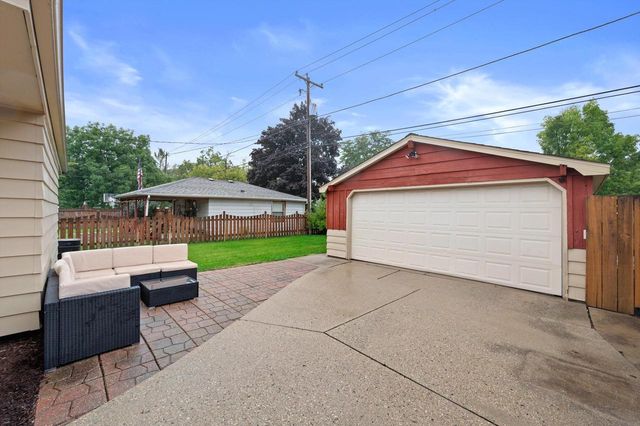 9322 W Cold Spring ROAD, Greenfield, WI 53228