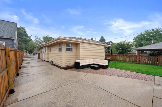 9322 W Cold Spring ROAD, Greenfield, WI 53228