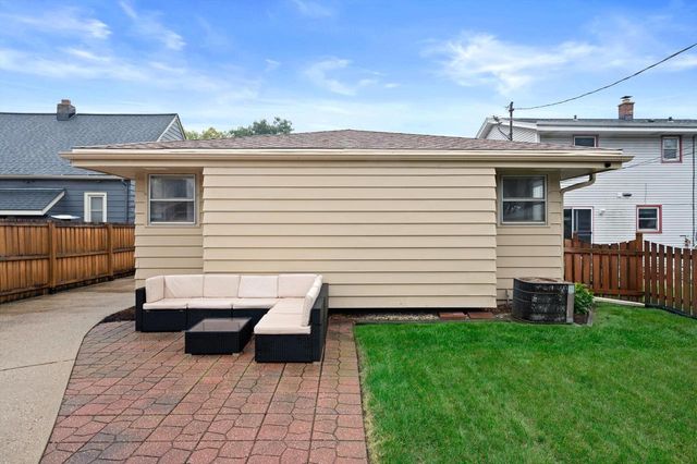 9322 W Cold Spring ROAD, Greenfield, WI 53228