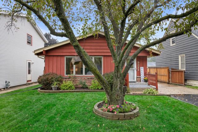 9322 W Cold Spring ROAD, Greenfield, WI 53228