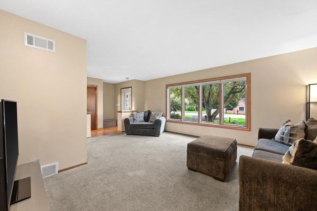 9322 W Cold Spring ROAD, Greenfield, WI 53228