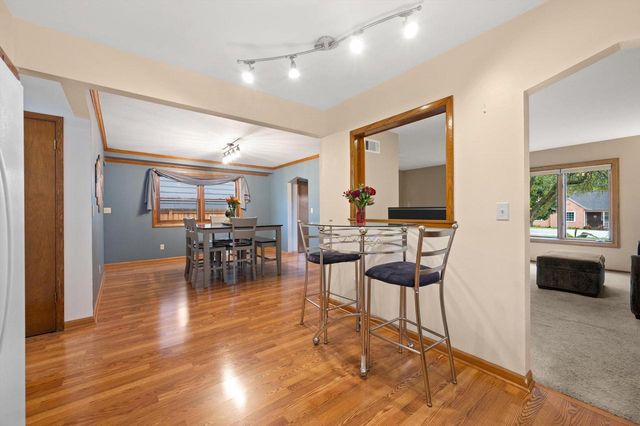 9322 W Cold Spring ROAD, Greenfield, WI 53228